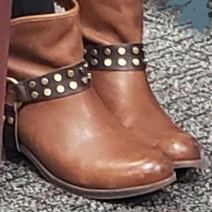 Looking for these boots